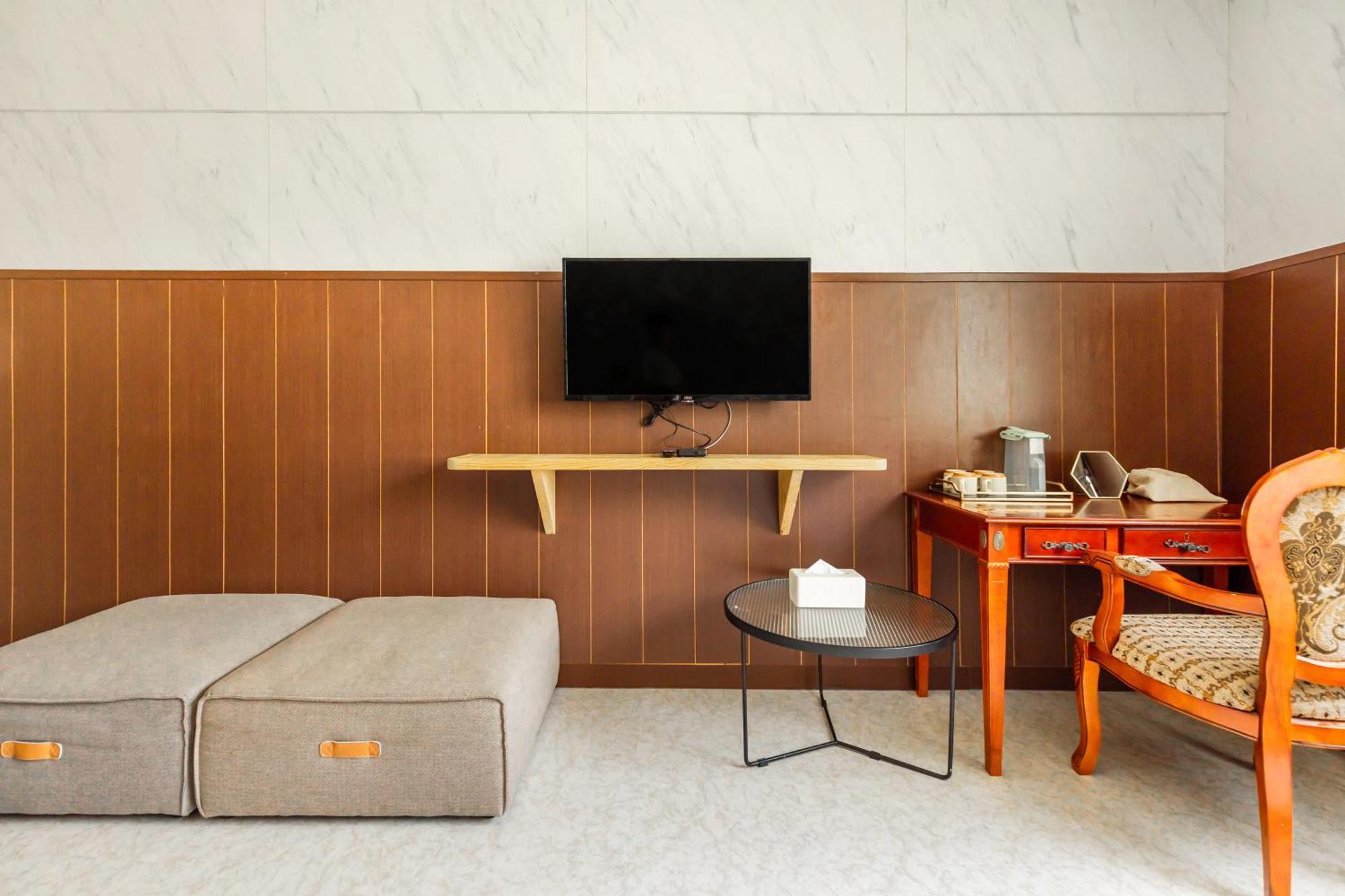 32小巷弄 Hotel Tainan Luaran gambar
