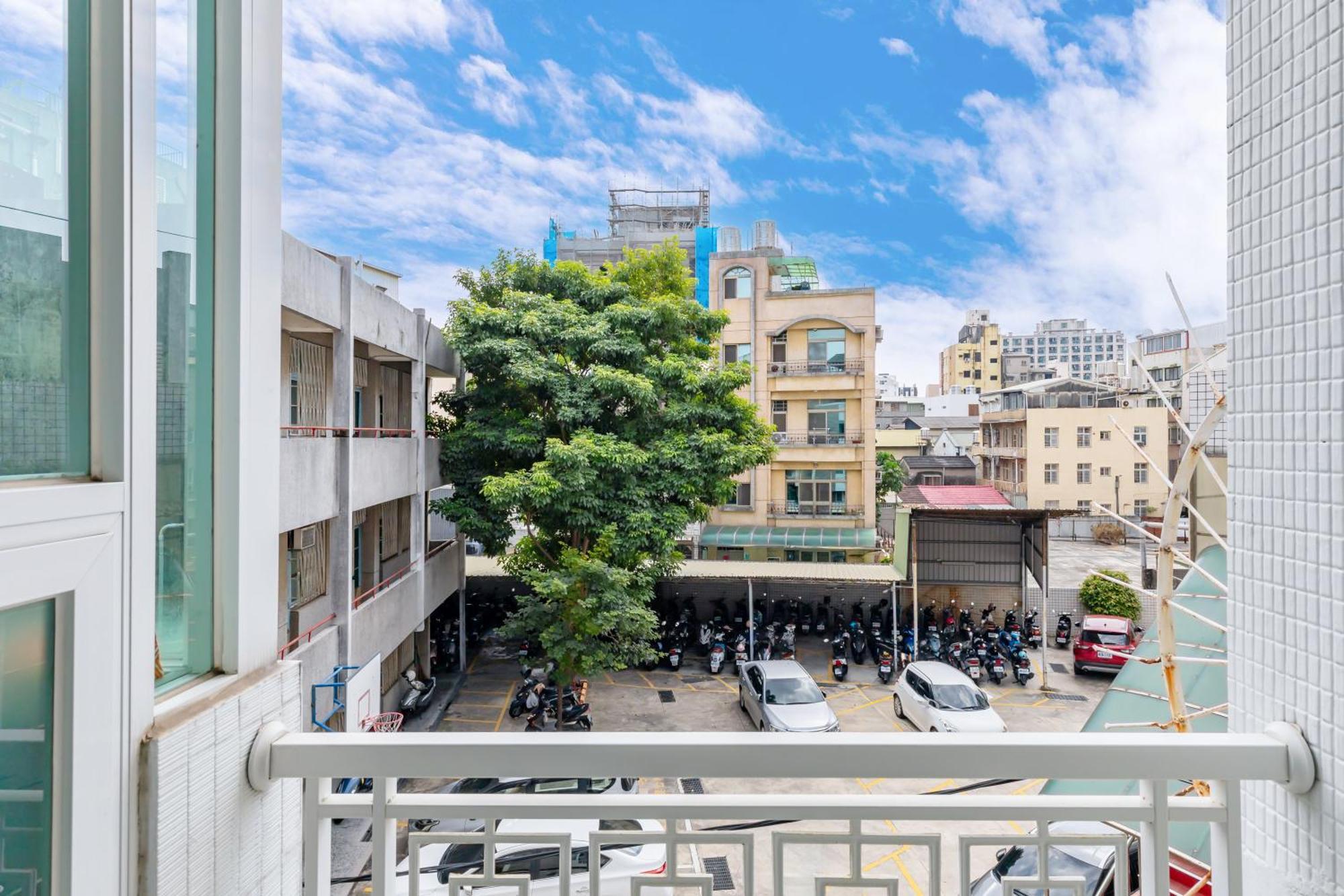 32小巷弄 Hotel Tainan Luaran gambar